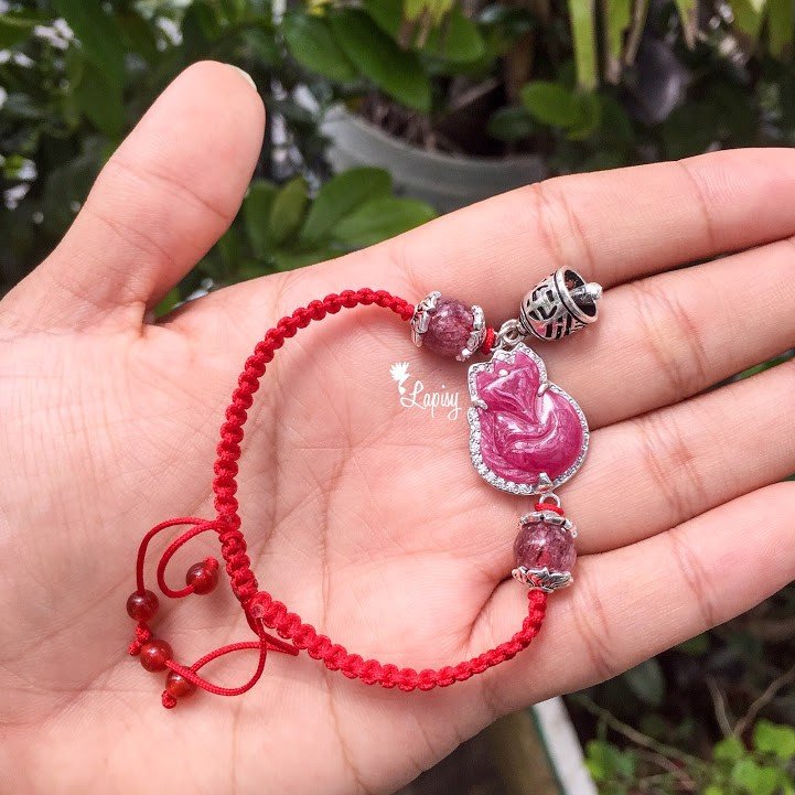 Vòng tay tết dây hồ ly ruby  