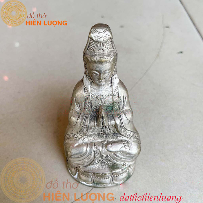 Tượng Phật Bà Màu Trắng Để Oto