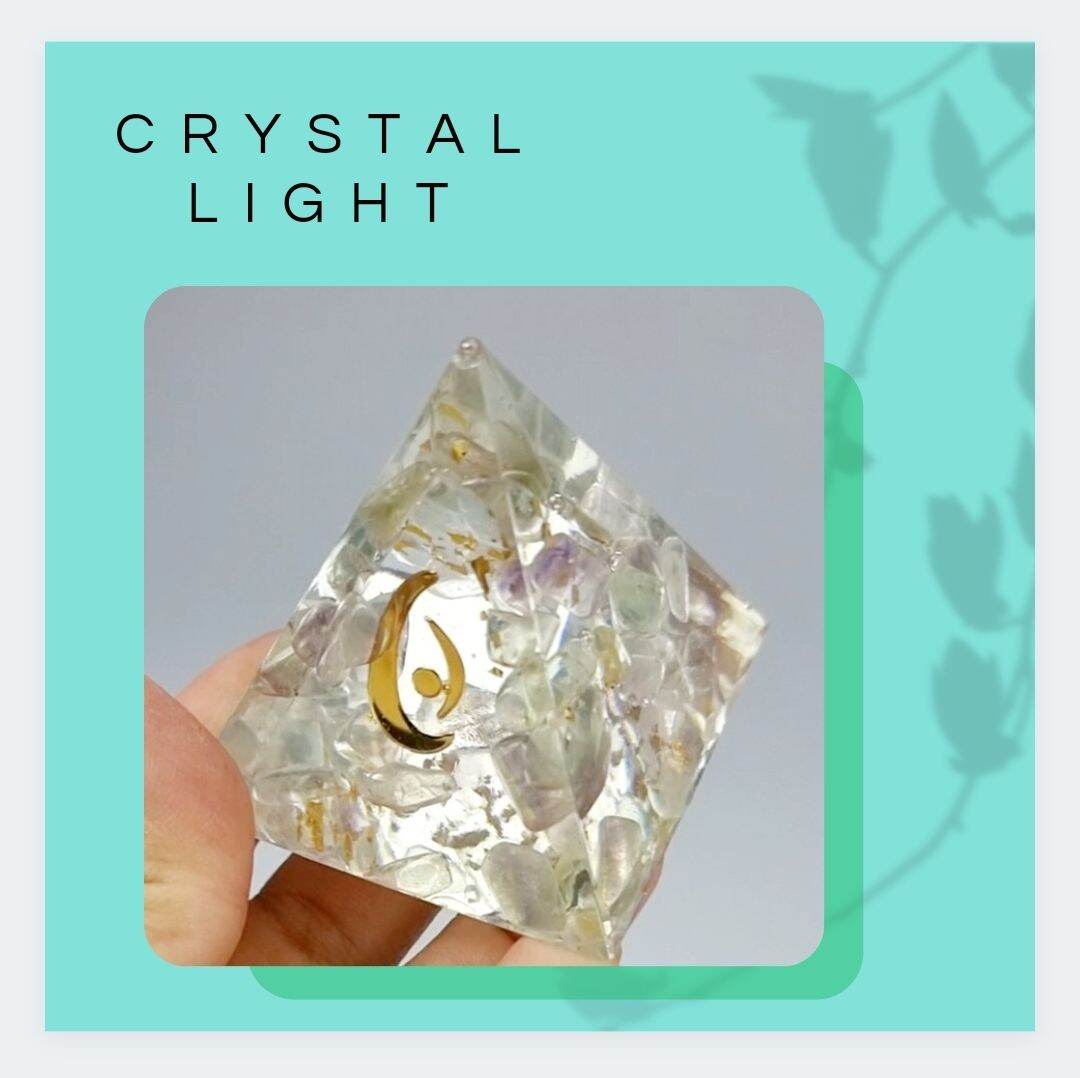 P2109282 Kim tự tháp phong thủy vượng khí năng lượng hình học thiêng biểu tượng Nước Flourite | Crystal Light