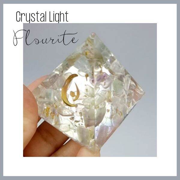P2109282 Kim tự tháp phong thủy vượng khí năng lượng hình học thiêng biểu tượng Nước Flourite | Crystal Light