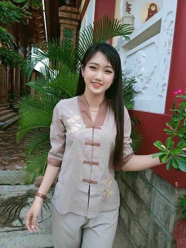 Bộ nữ đi chùa la Hán phối nữ kate (đất)