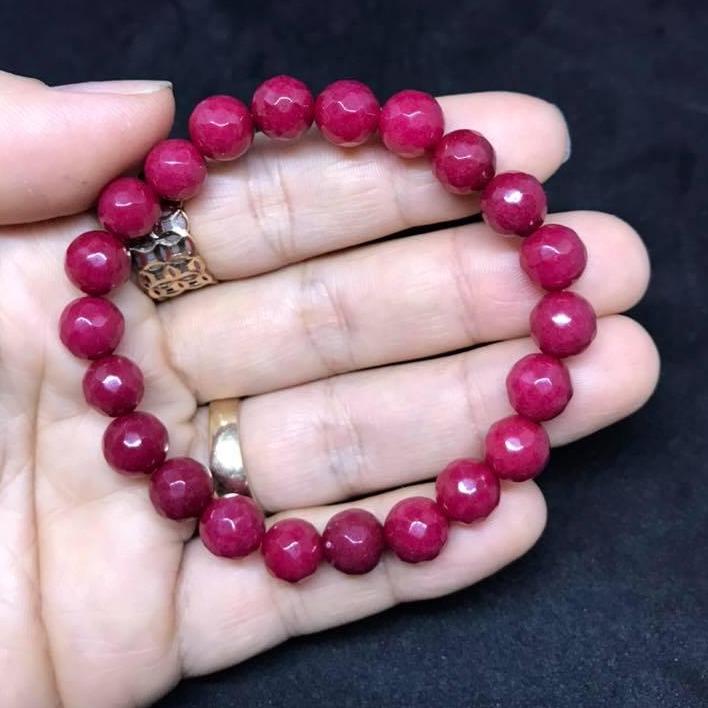 Vòng tay hồng ruby mài giác 8ly