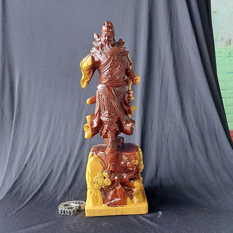 Tượng Quan Công vuốt râu bằng gỗ cẩm lai ( cao 40cm)