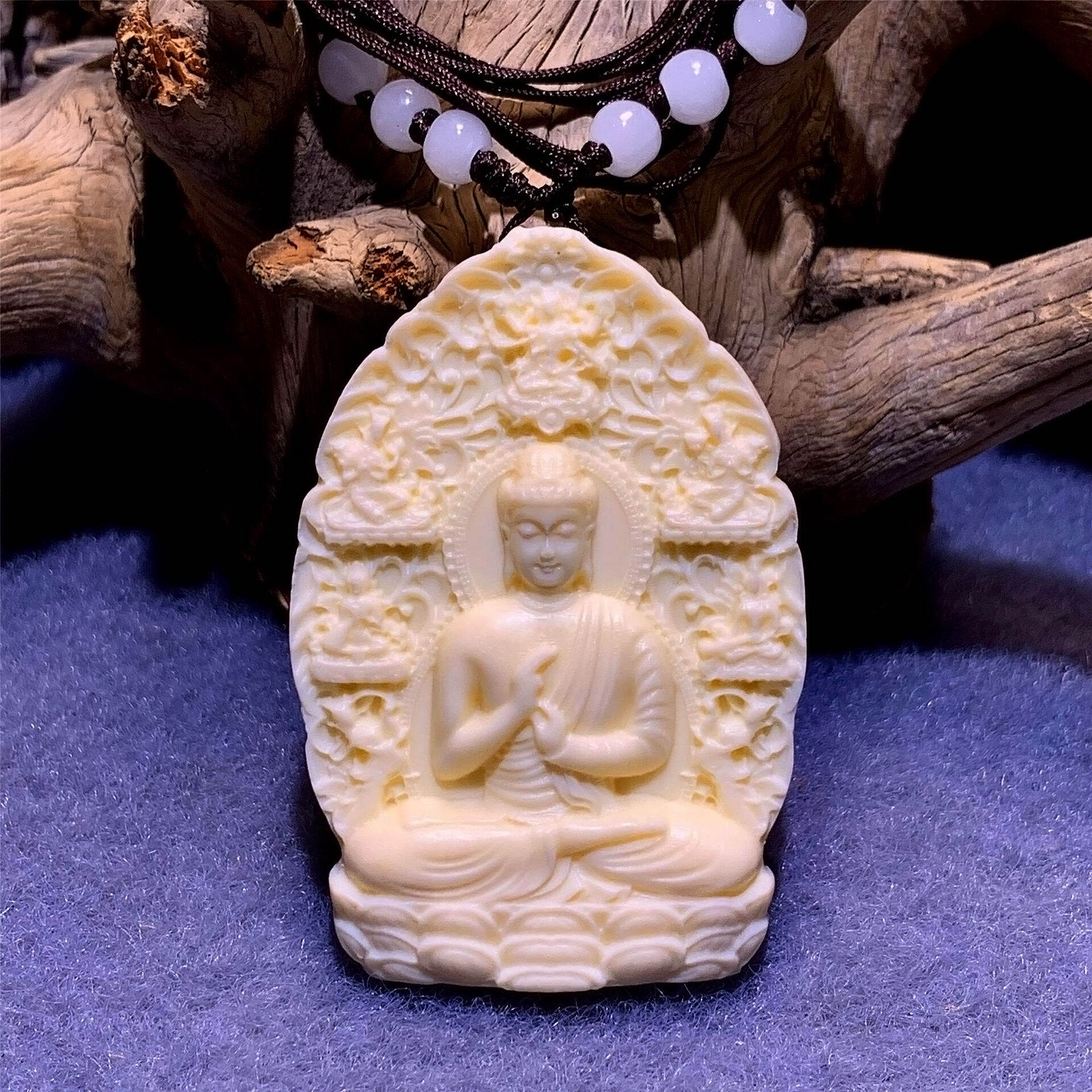 Dây chuyền Phật Như Lai Đại Nhật lá đề bằng trái ngà- Tuổi Mùi, tuổi thân - MN01 (có dây đeo)